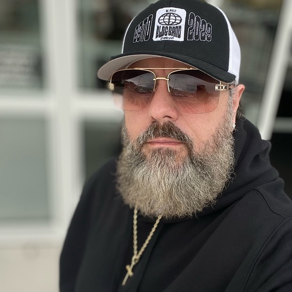 Meet your Posher, Robert - Picture 1 of 1